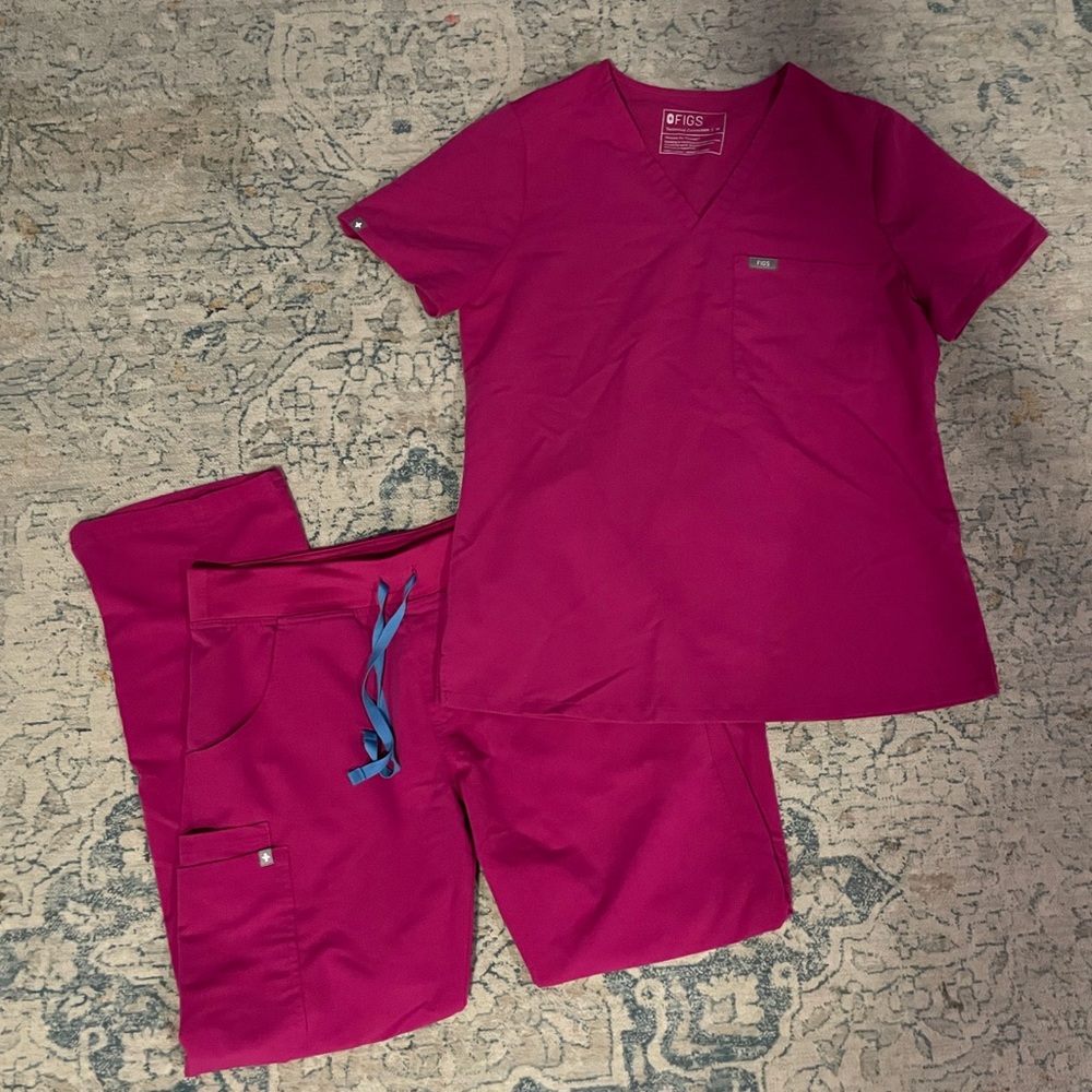 FIGS Scrubs, Medium, Raspberry Sorbet, Caterina top, Cargo pants
